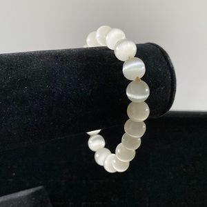 Vintage elasticated beans bracelet. B4